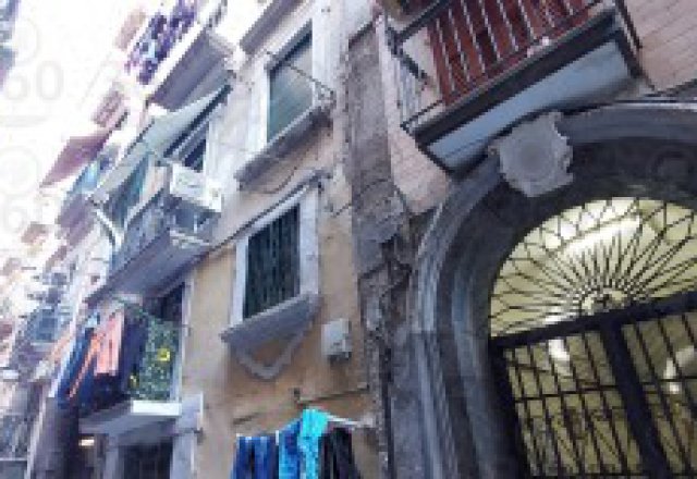 Three-room apartment for sale a stone's throw from Via Toledo Piazza Plebiscito