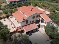 Farmhouse consisting of 6 apartments with 1 hectare of olive grove - 28