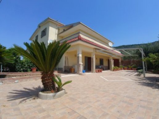 Farmhouse consisting of 6 apartments with 1 hectare of olive grove - 27