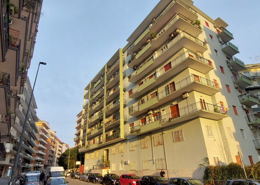 Vendita Appartamento Napoli - App.to Via Caldieri Località Vomero