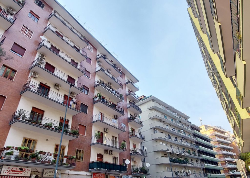 Vendita Appartamento Napoli - App.to Via Caldieri Località Vomero