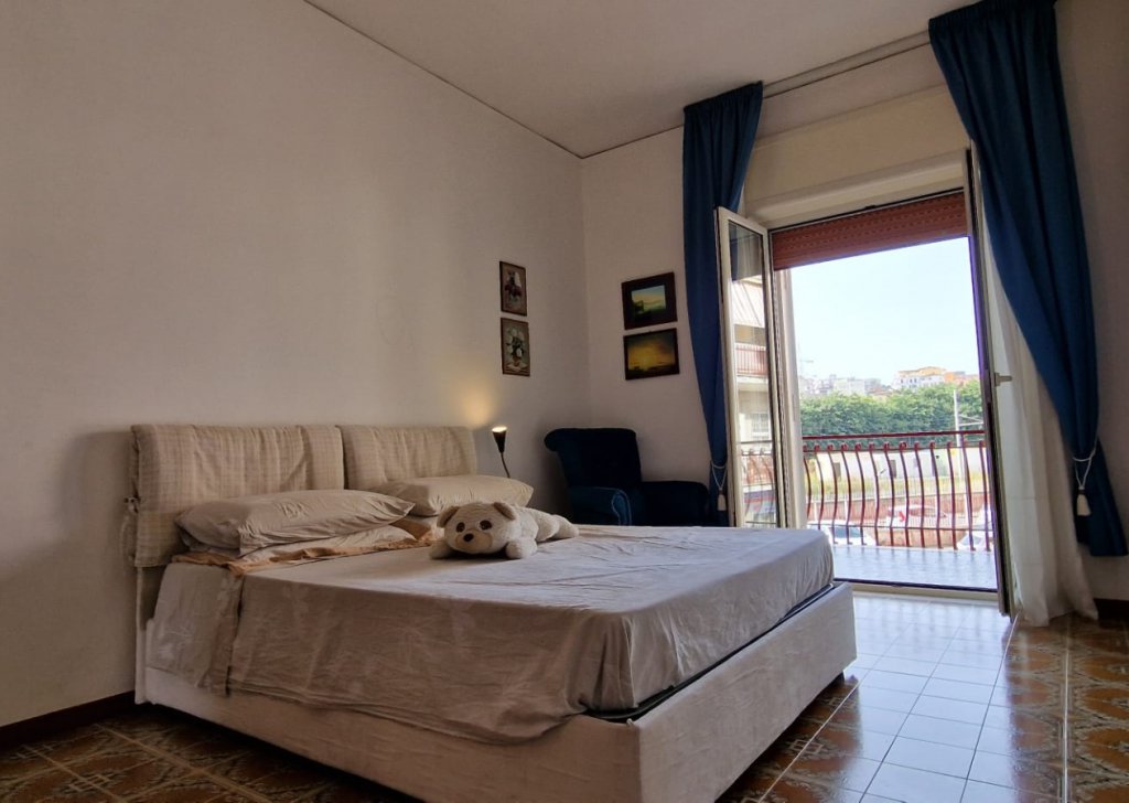 Sale Apartments Naples - Large three-room apartment with outdoor spaces and parking space in the plain Locality 