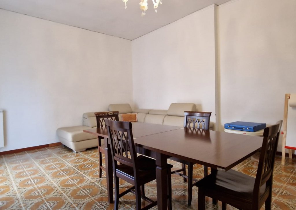 Sale Apartments Naples - Large three-room apartment with outdoor spaces and parking space in the plain Locality 