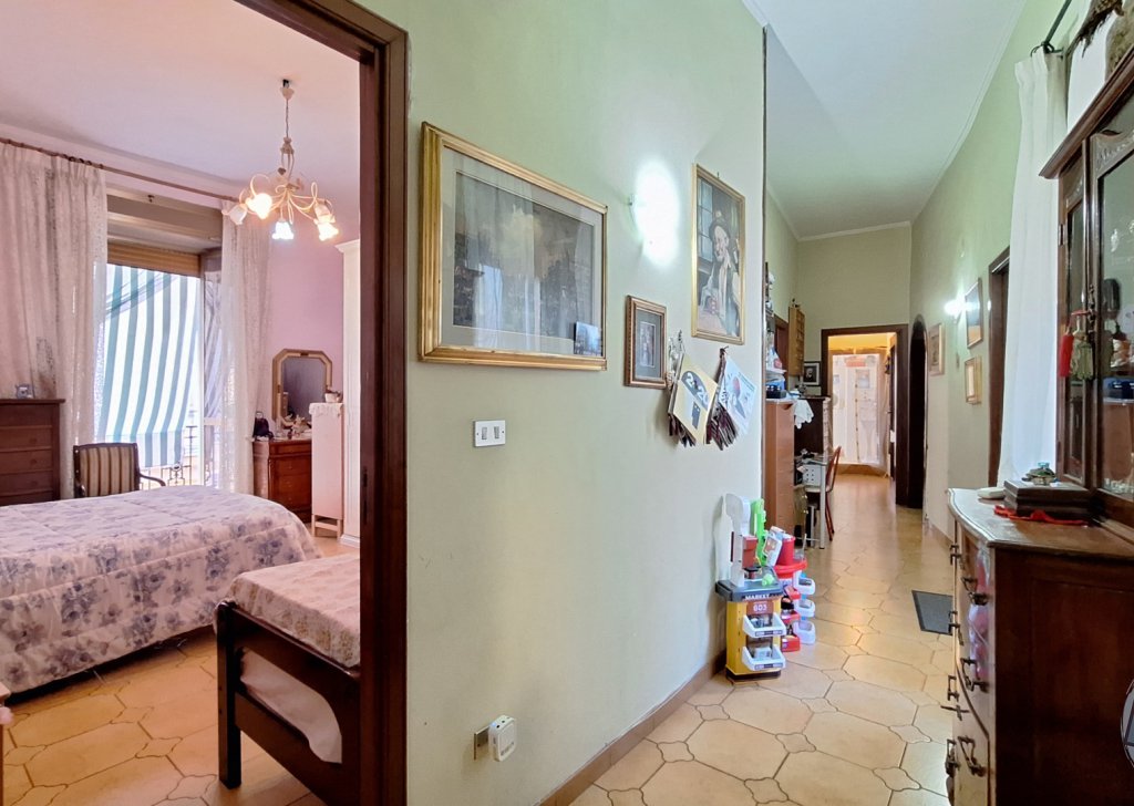 Appartamento quadrilocale in vendita  corso Umberto I 321, Napoli, località Pendino