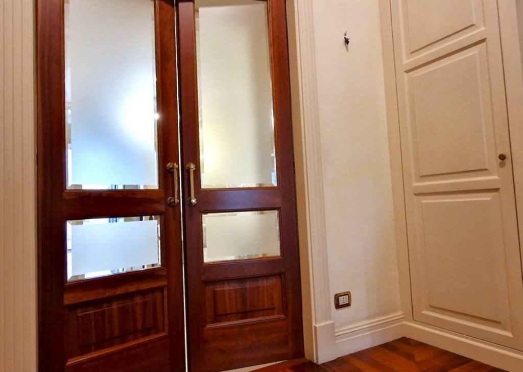 Apartments for sale  via Salvator Rosa 319, Naples, locality Museo