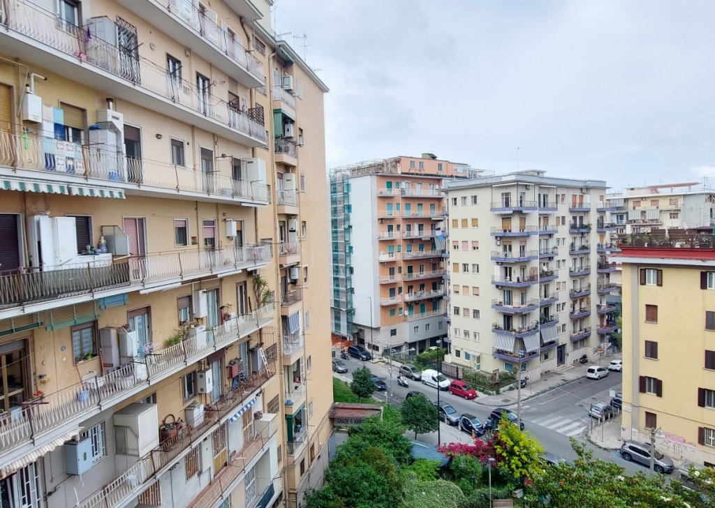 Vendita Appartamento Napoli - App.to Zona Vomero Medaglie d'oro, Ampia Quadratura. Località Arenella