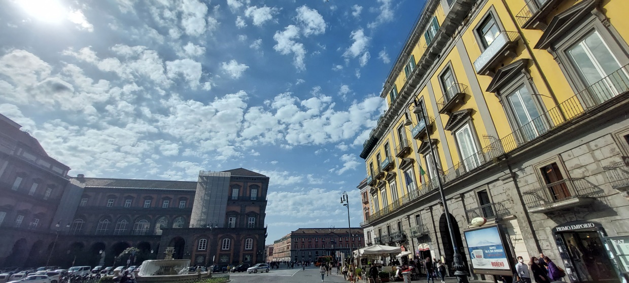 appartamento in vendita a Napoli in zona Chiaia